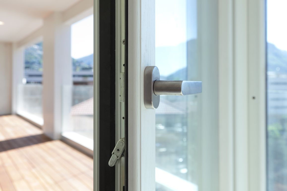 particolare serrament bianco