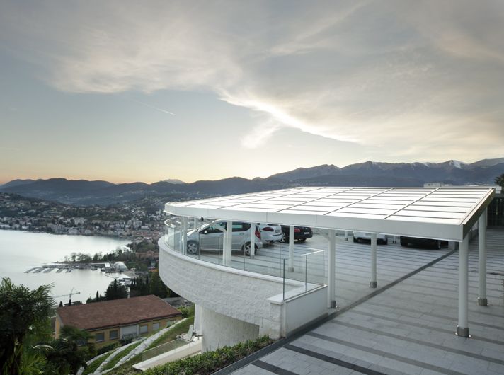 pensilina con vista lago