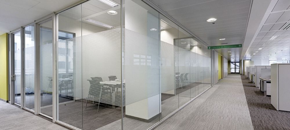 ufficio con pareti mobili vetrate continue