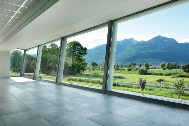 interno azienda feval edificio arancione con grandi vetrate diagonali