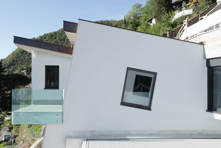 casa moderna con parapetto