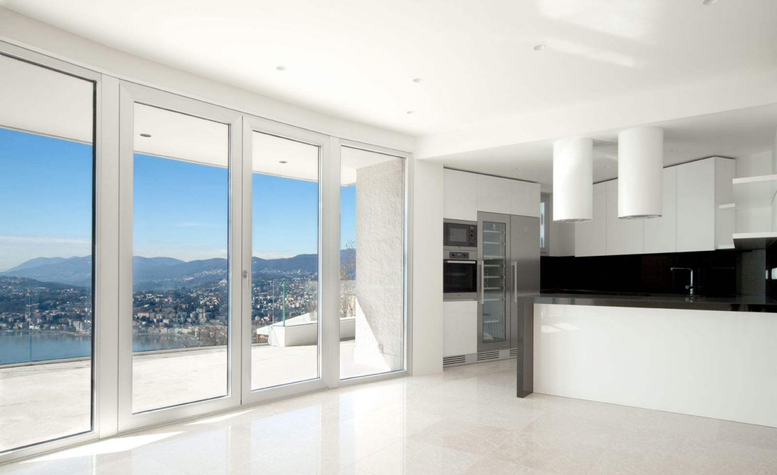 cucina con serramenti