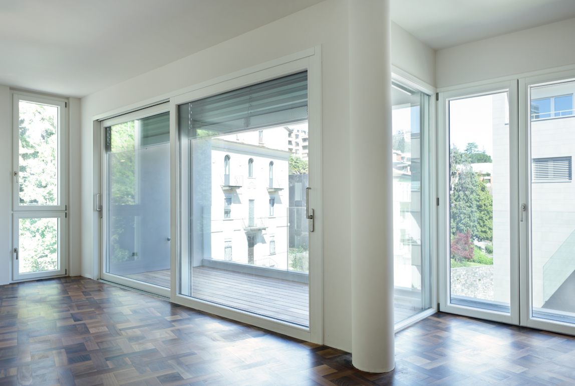 casa interno con serramento legno