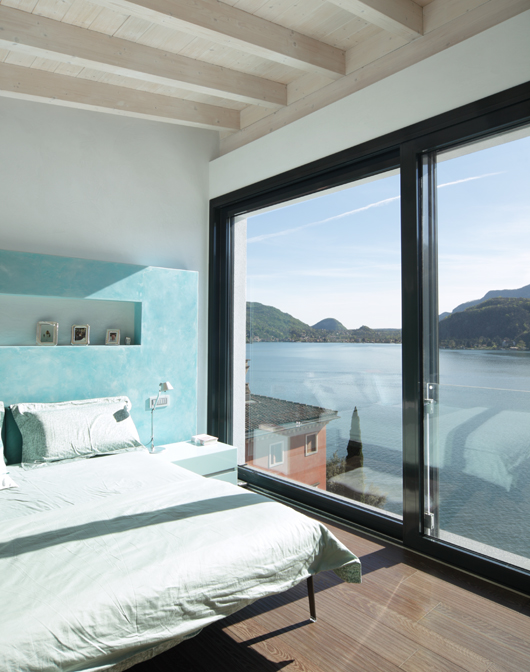 Room with window and raised brise-soleil.