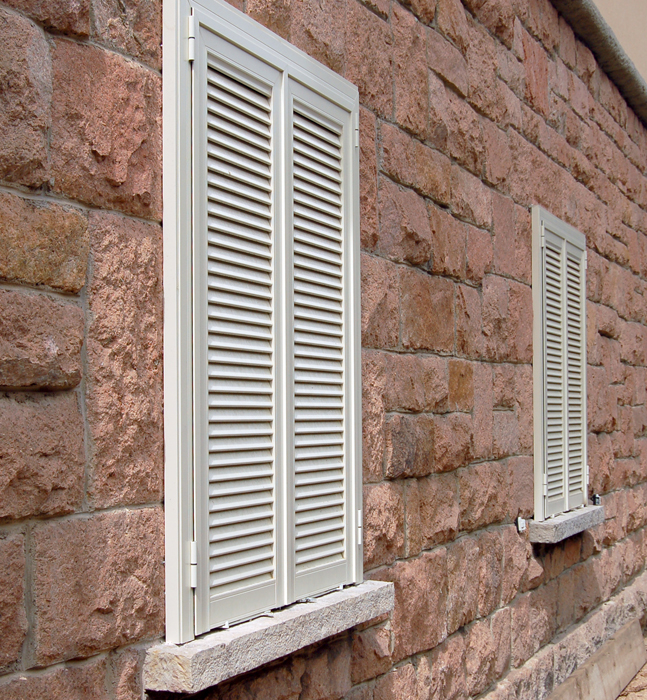 persiane chiuse bianche