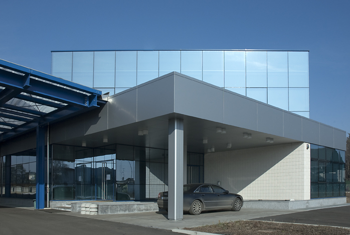 edificio con rivestimenti architettonici