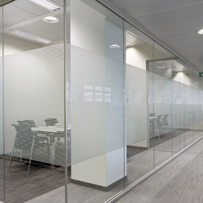 ufficio con pareti mobili vetrate continue